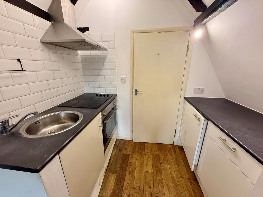 Lot: 150 - TOWN CENTRE FLAT FOR REFURBISHMENT - Kitchen